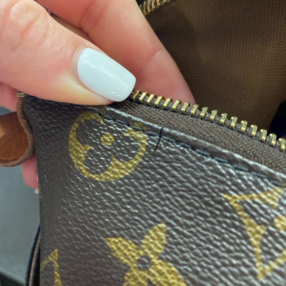 Louis Vuitton Totally MM Bag - Picture 14 of 16